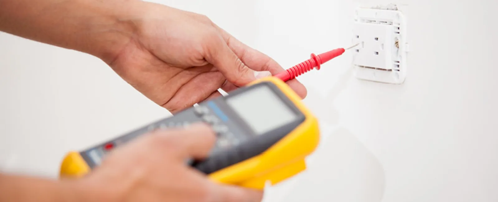 How to Use A Multimeter To Test An Outlet.