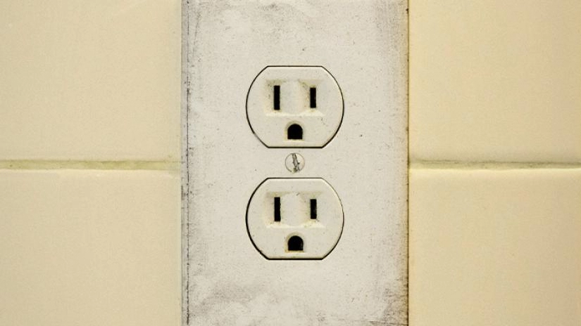Clean Dirty Light Switches and Electrical Outlet Covers