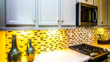 Picking the Right Under Cabinet Lighting for Your Home.